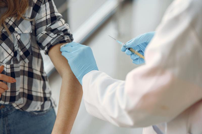 Vaccini, dai giovani risposte favorevoli. Ma è polemica sugli Open Day