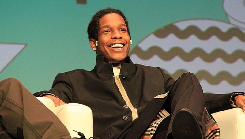 A$AP Rocky abbraccia Rihanna: è stato assolto