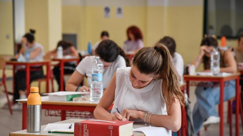 Maturità 2024, le tracce della prima prova: Pirandello, Ungaretti, Galasso e Montalcini