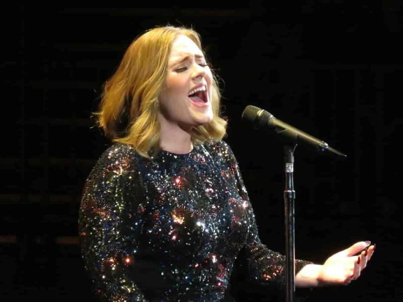 Adele si ritira (di nuovo) dalle scene: “Ho bisogno di una pausa”